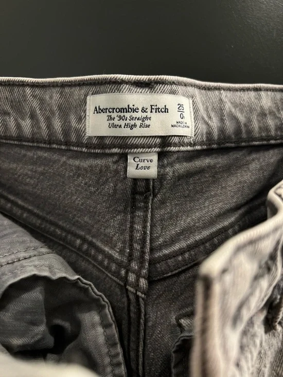 Abercrombie and Fitch Curve Love 90s Ultra High Rise Gray Denim - Picture 4 of 4